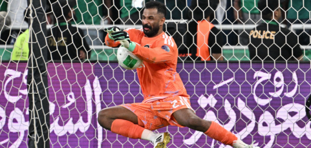 محمد العويس يسطع نجومه: 4 كليان شيت و2 تصديات ركلات الترجيح في كأس الخليج