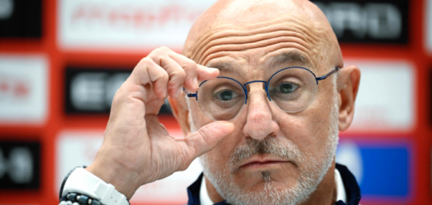 إسبانيا ضد التشيك: دي لا فوينتي يعلن تحضيرًا دقيقًا مع تأكيد أهمية لامين يامال