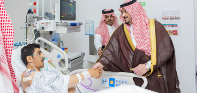 نائب أمير الرياض يرفع أصوات التهاني للمصابين بعد هجوم مطار الملك خالد الدولي