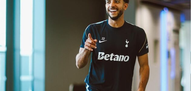 عمر مرموش يسطع في الأولد ترافورد: أسرع لاعب في مباراة مانشستر يونايتد